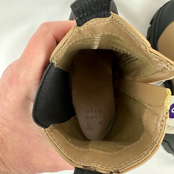 Trendy! Chunky sole 6” taupe and black ankle boots! A New Day! Faux Leat… - Picture 8 of 8